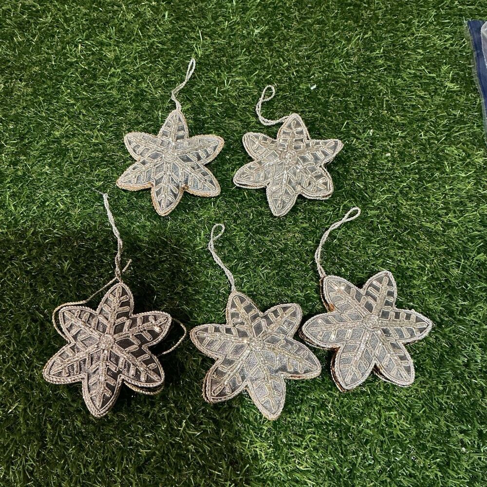 6 Christmas Tree Ornaments, gold and silver